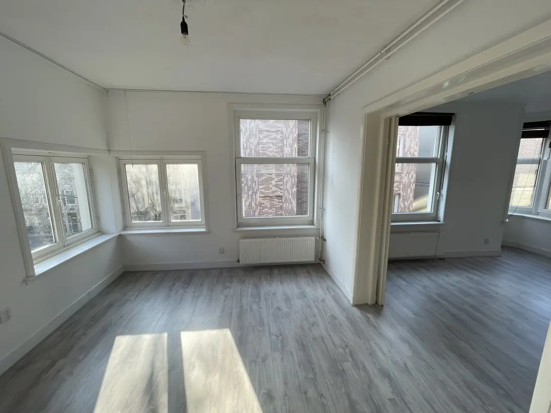Appartement aan Nirwana 10, Amsterdam